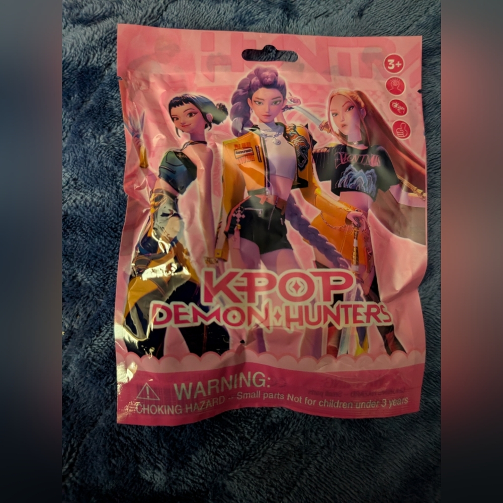 🦋 K-POP Demon Hunters Mystery Figure With Card